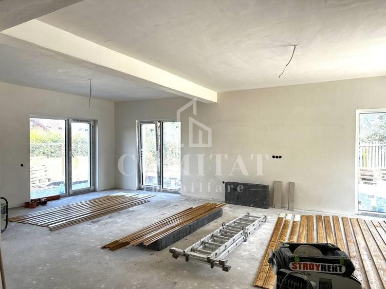 Duplex cu 4 camere cu Canalizare în Florești