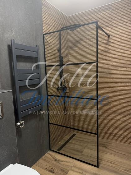 Apartament cu 3 camere semidecomandat în Florești
