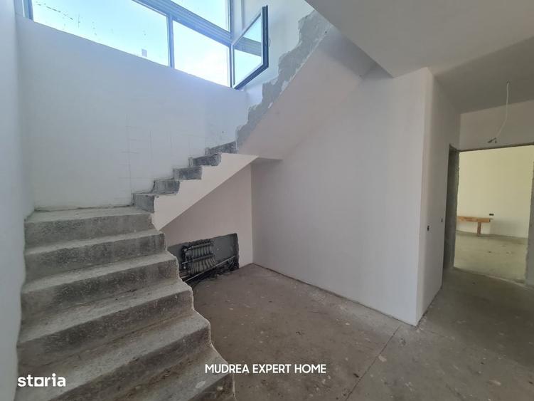 Casă cu 4 camere în Ostratu