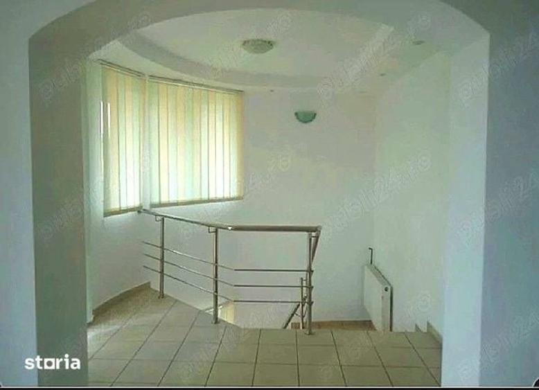 Casă cu 6 camere cu Teren 220 Mp în Vitan