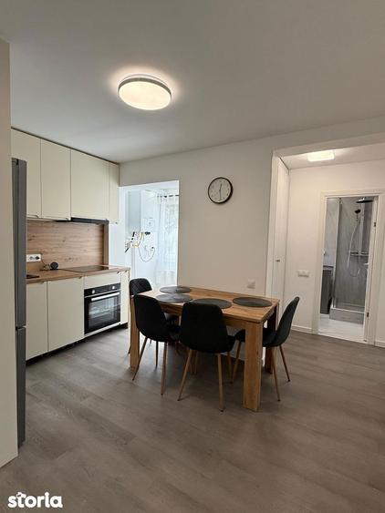 Apartament cu 3 camere decomandat în Cornișa