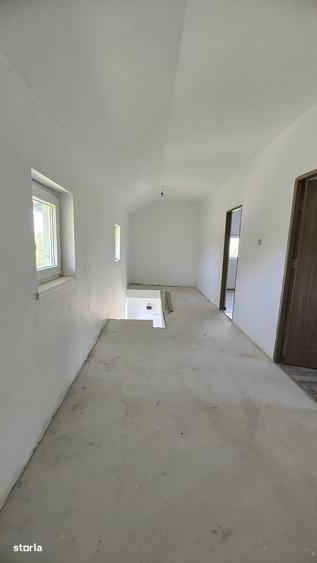 Casă cu 3 camere în Zăvoi