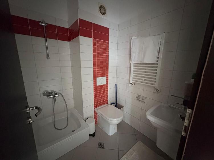 Apartament cu 3 camere decomandat, mobilat în Apărătorii Patriei