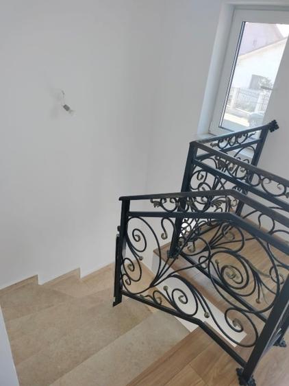 Casă individuală cu 5 camere cu Canalizare în Poiana