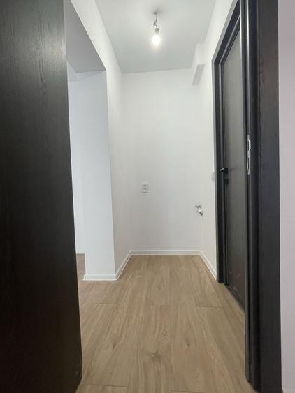 Apartament cu 2 camere semidecomandat, mobilat în Est