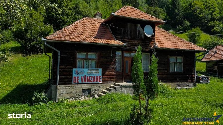 Casă cu 2 camere decomandat cu Teren 4300 Mp în Bran