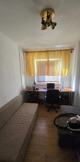 Apartament cu 4 camere decomandat în 9 Mai