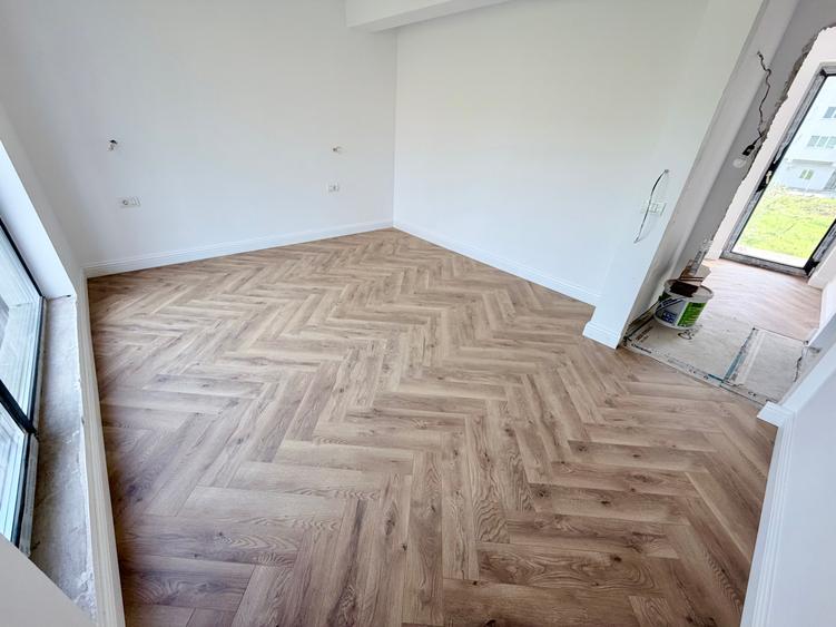 Duplex cu 4 camere cu Canalizare în Metalurgiei