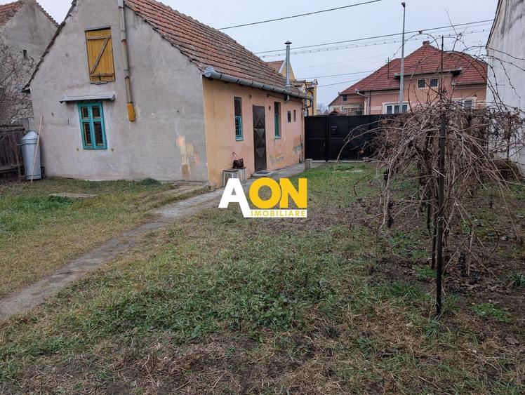 Casă individuală cu 2 camere cu Canalizare în Central