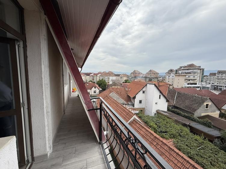 Apartament cu 3 camere decomandat în Vest