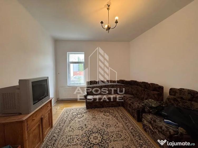 Apartament cu 5 camere semidecomandat în Bălcescu