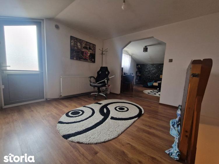 Casă cu 6 camere cu Teren 425 Mp în Lumina
