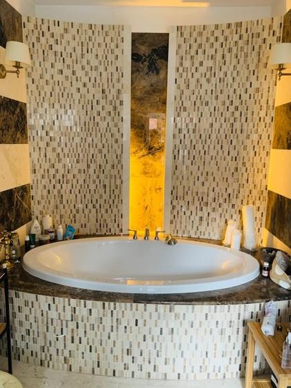 Apartament cu 6 camere circular în Romană