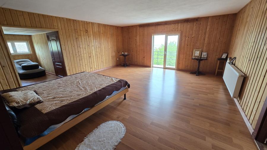 Casă individuală cu 7 camere cu Garaj în Luizi-Călugăra