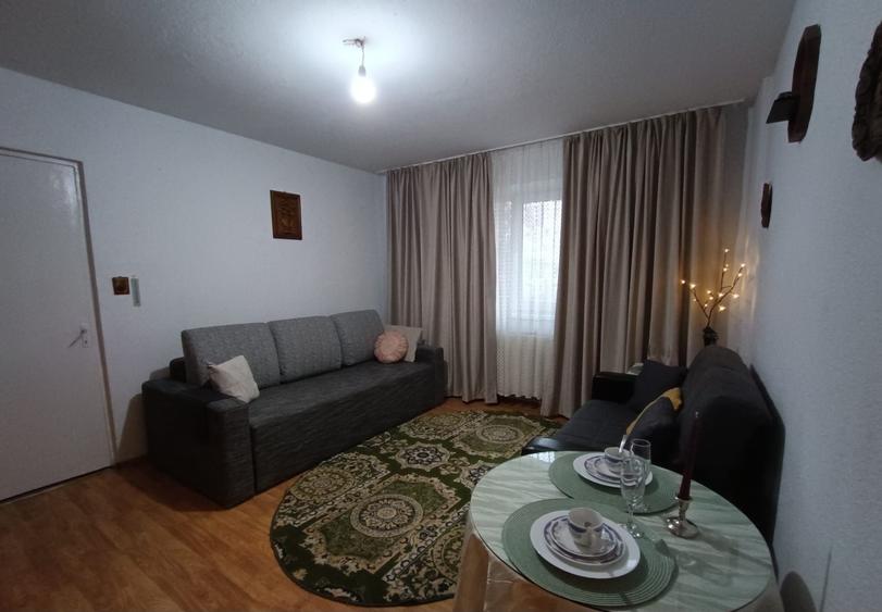 Apartament cu 2 camere semidecomandat în Berceni