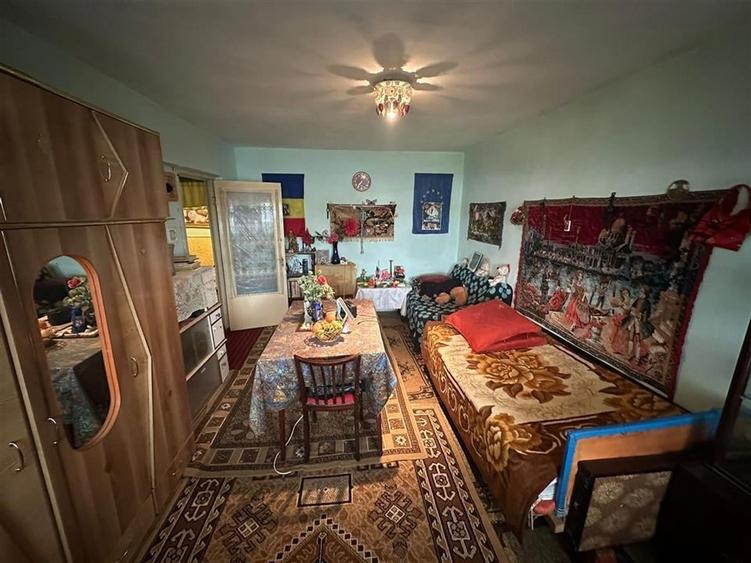 Apartament cu 4 camere decomandat în Central