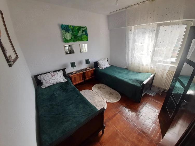 Apartament cu 4 camere decomandat în Criș