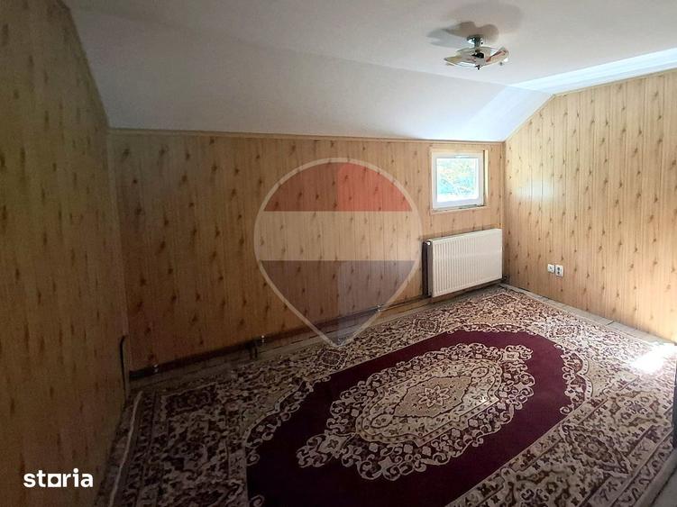 Casă cu 7 camere cu Teren 826 Mp în Provița de Sus