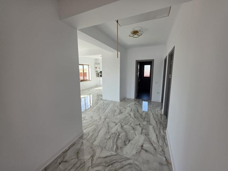 Casă individuală cu 3 camere cu Canalizare în Valu lui Traian