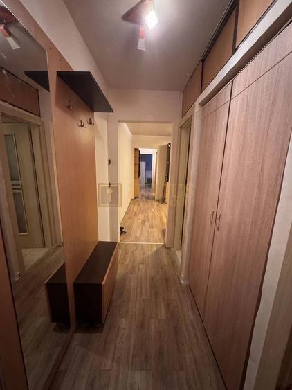 Apartament cu 3 camere decomandat în Cetății