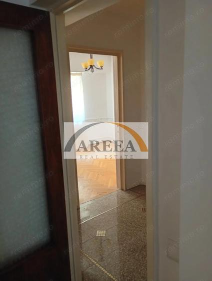 Apartament cu 4 camere semidecomandat în Universitate