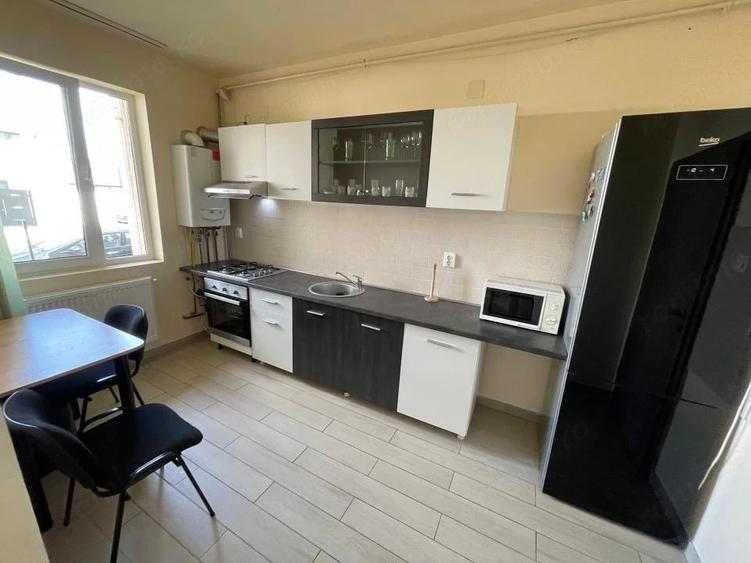 Apartament cu 3 camere decomandat în Ghiroda