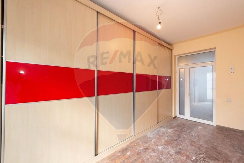 Apartament cu 4 camere decomandat în Moșilor