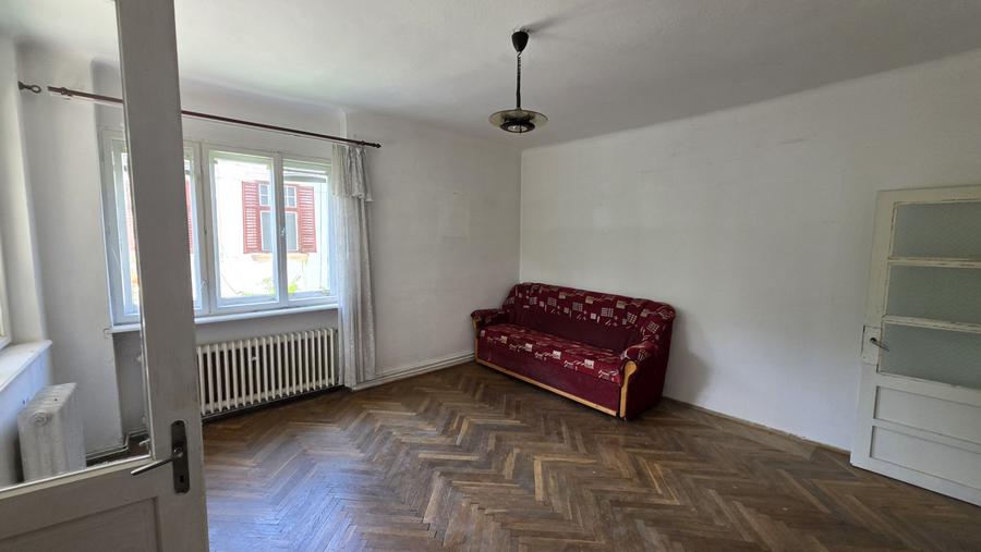 Apartament cu 4 camere decomandat în Sub Arini