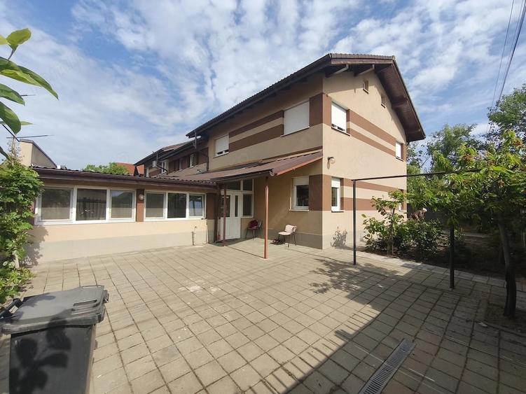 Casă cu 7 camere cu Teren 370 Mp în Chișoda