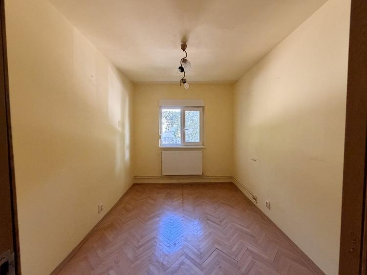 Apartament cu 3 camere semidecomandat în Circumvalațiunii