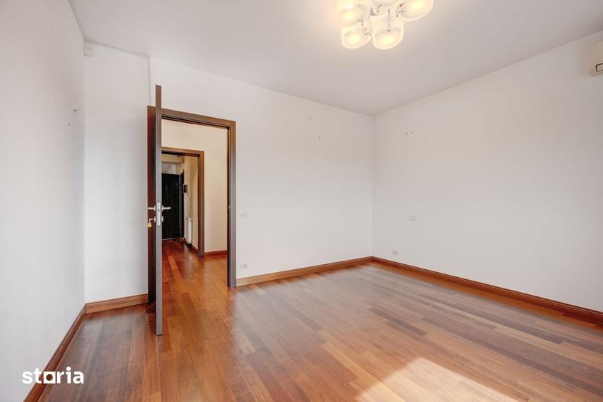 Apartament cu 3 camere în Străulești