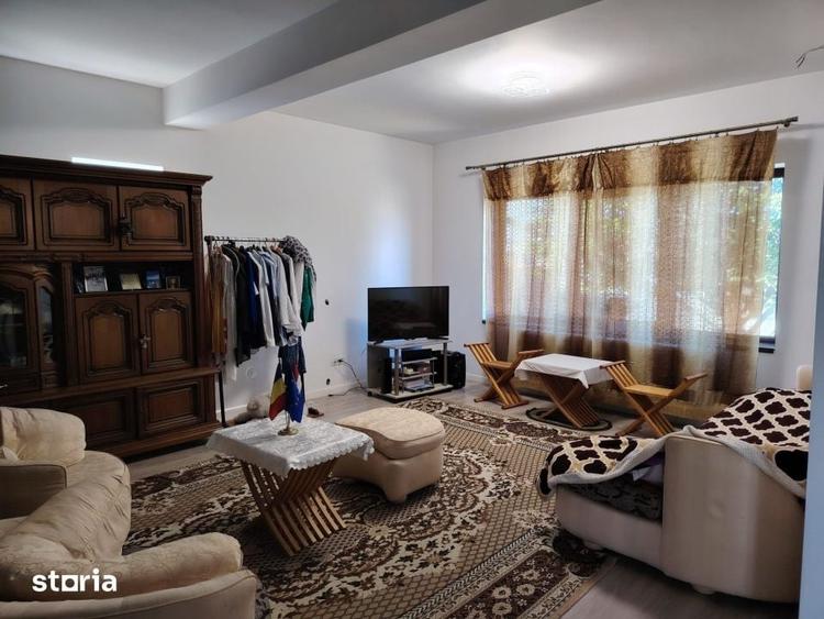 Casă cu 5 camere cu Teren 570 Mp în Ghercești
