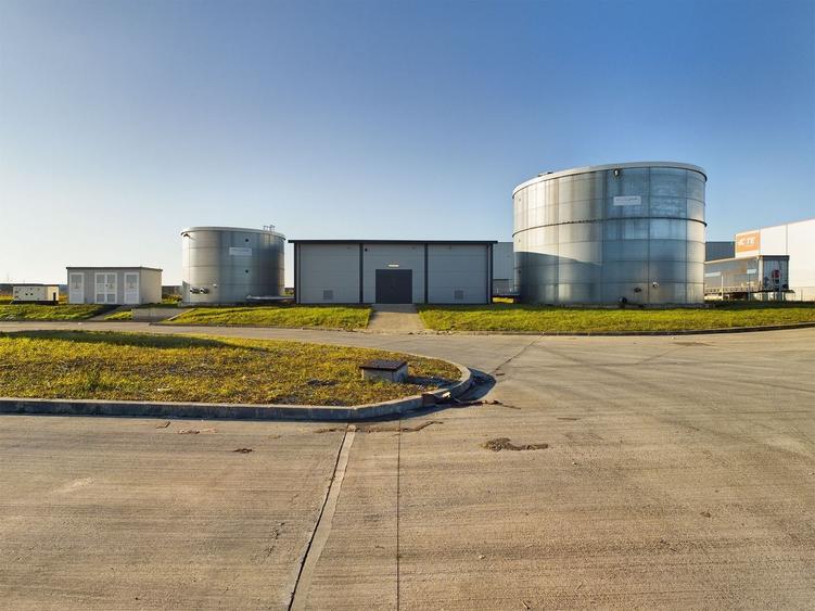 Spațiu industrial, de 8,000 mp, în Aeroport