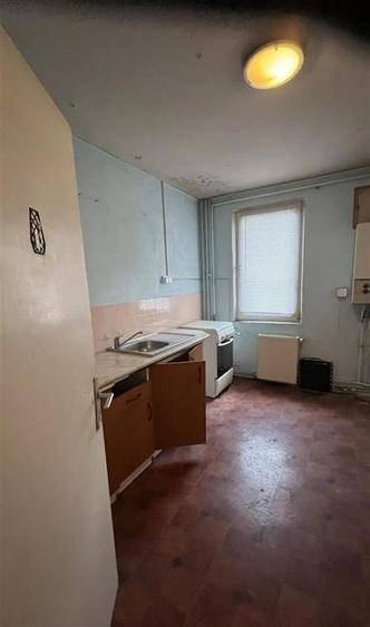 Apartament cu 4 camere decomandat în Astra