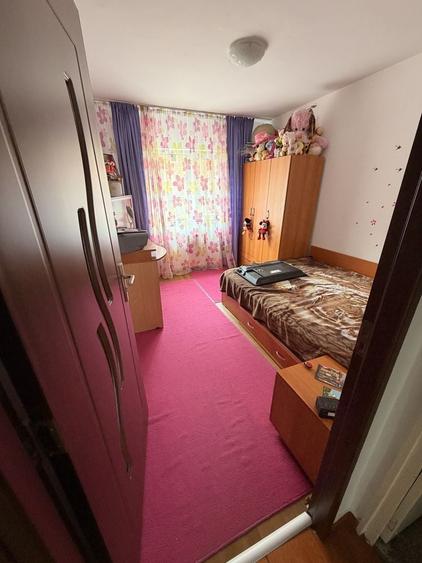 Apartament cu 4 camere decomandat în Exterior Vest