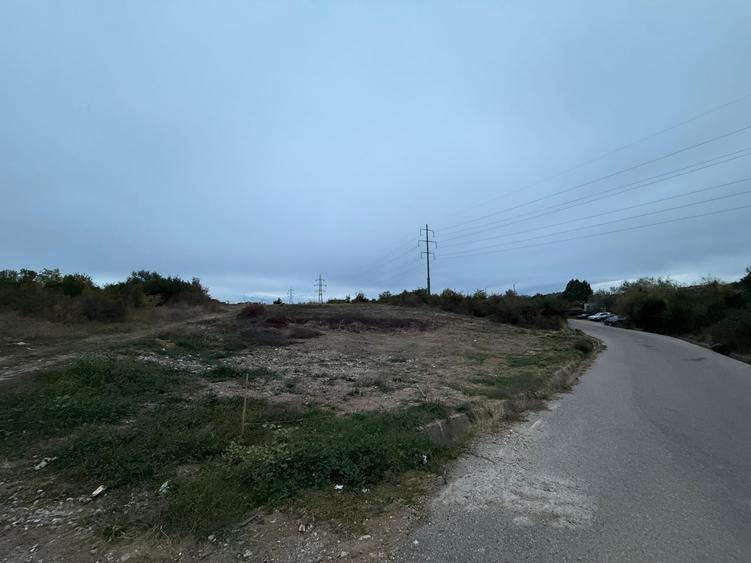 Teren Construcții intravilan de 2272 mp, în Trivale
