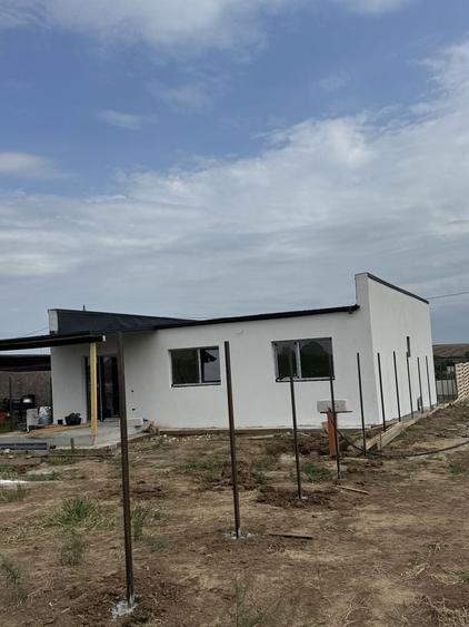 Casă cu 4 camere în Pielești