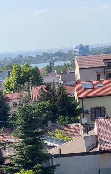 Casă cu 9 camere cu Canalizare în Faleza Nord