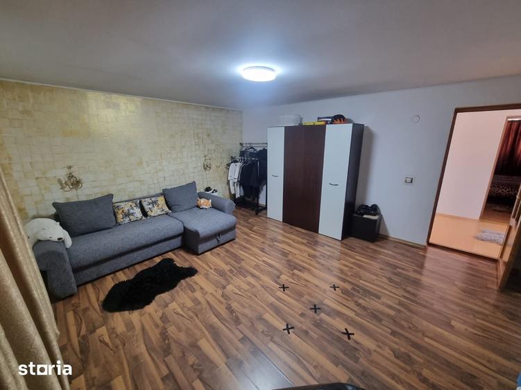 Casă cu 5 camere decomandat cu Teren 700 Mp în Central