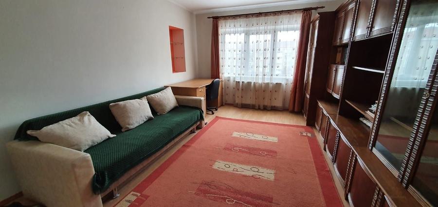Apartament cu 3 camere decomandat în Nufărul
