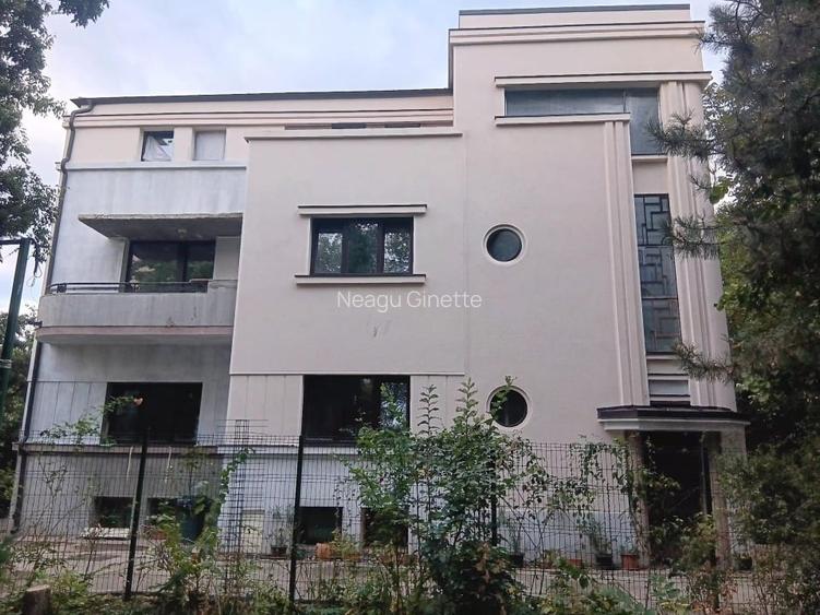 Vand apartament 3 camere in imobil P+1E situat pe str. Vasile Lucaciu sector 3