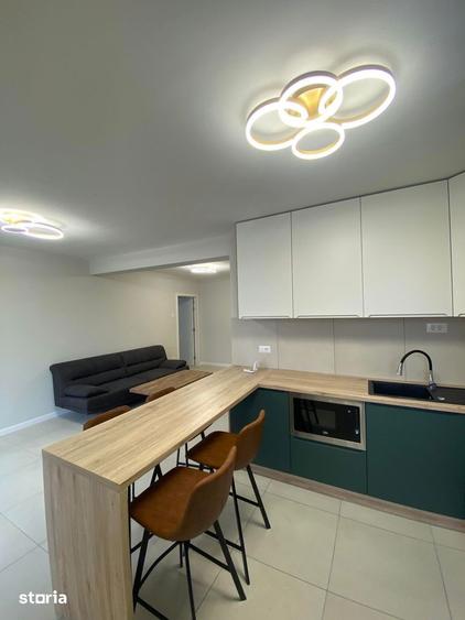 Apartament cu 3 camere semidecomandat în Micro 16