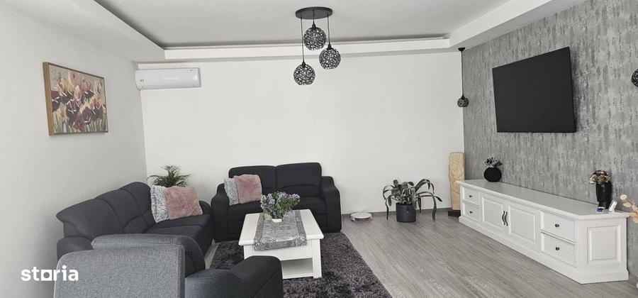 Casă cu 4 camere în Ciupercenii Noi