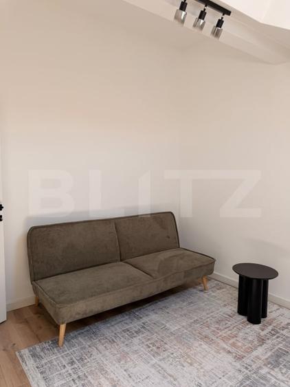 Apartament cu 3 camere semidecomandat, mobilat în Florești
