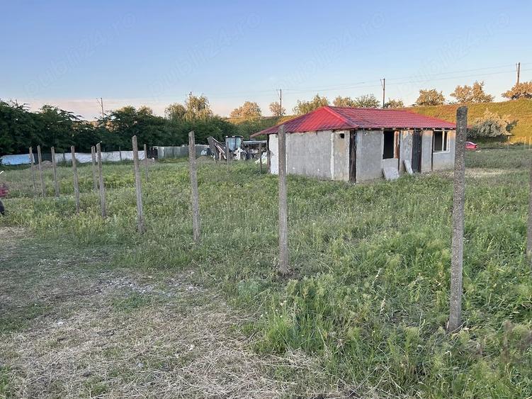Teren de 1000 mp, în Bărboși