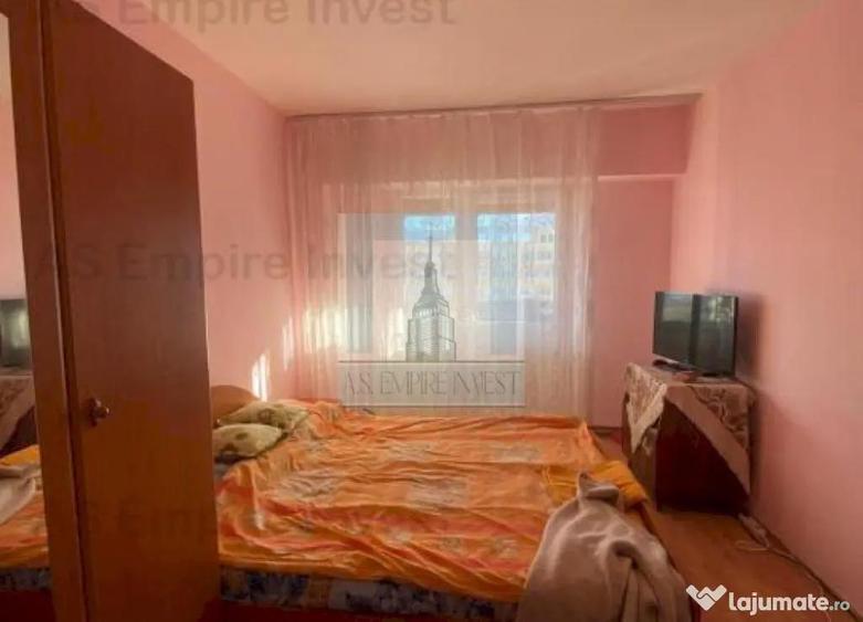 Apartament cu 3 camere decomandat în Răcădău