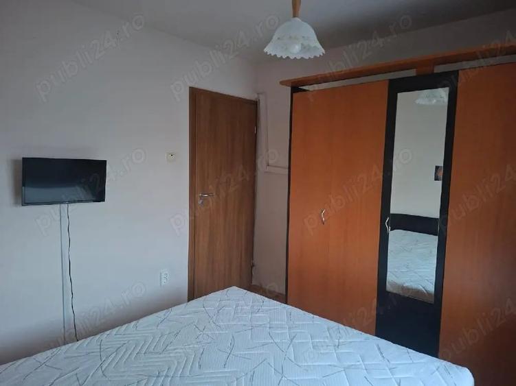 Apartament cu 3 camere decomandat în Girocului