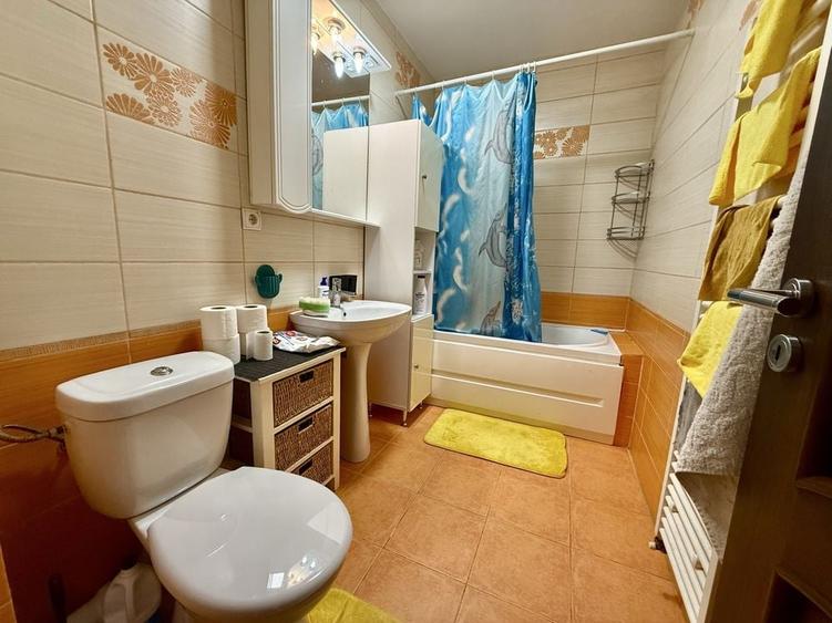 Apartament cu 3 camere semidecomandat în Florești