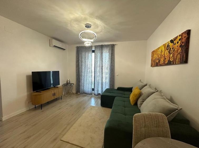 Apartament cu 2 camere semidecomandat în Băneasa