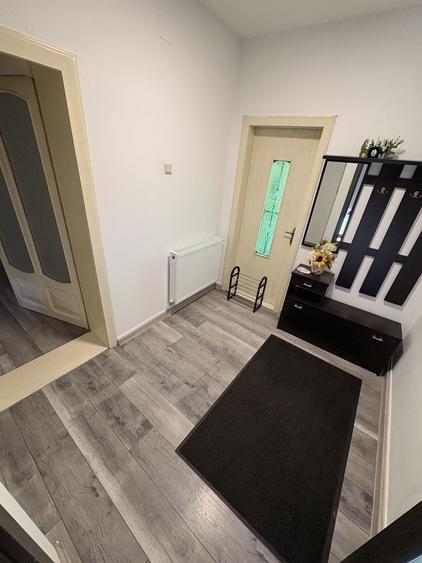 Apartament cu 3 camere decomandat în Lipovei
